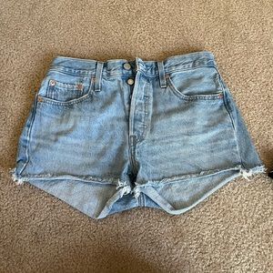 Levi’s shorts super cute!